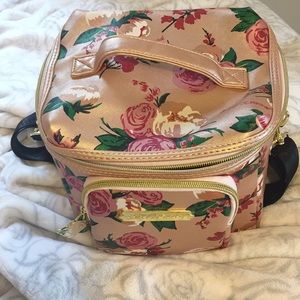 Bestey Johnson travel bag